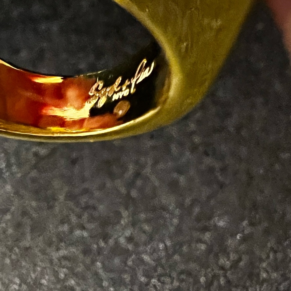 Elegant Gold Women's Ring - Picture 5 of 6